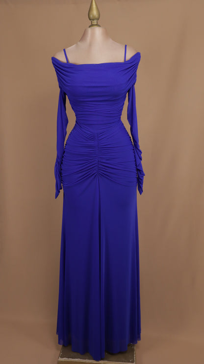 Vestido largo corrugado al hombro con manga larga
