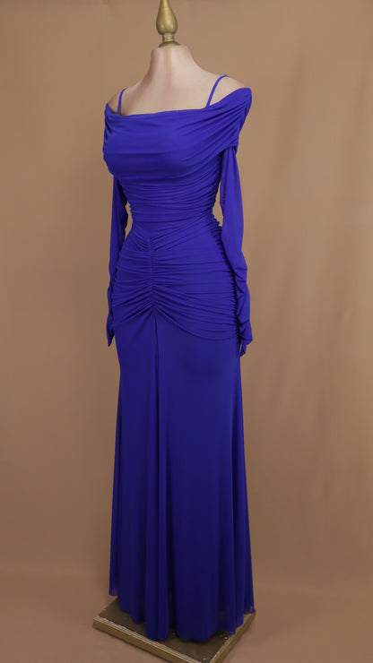 Vestido largo corrugado al hombro con manga larga