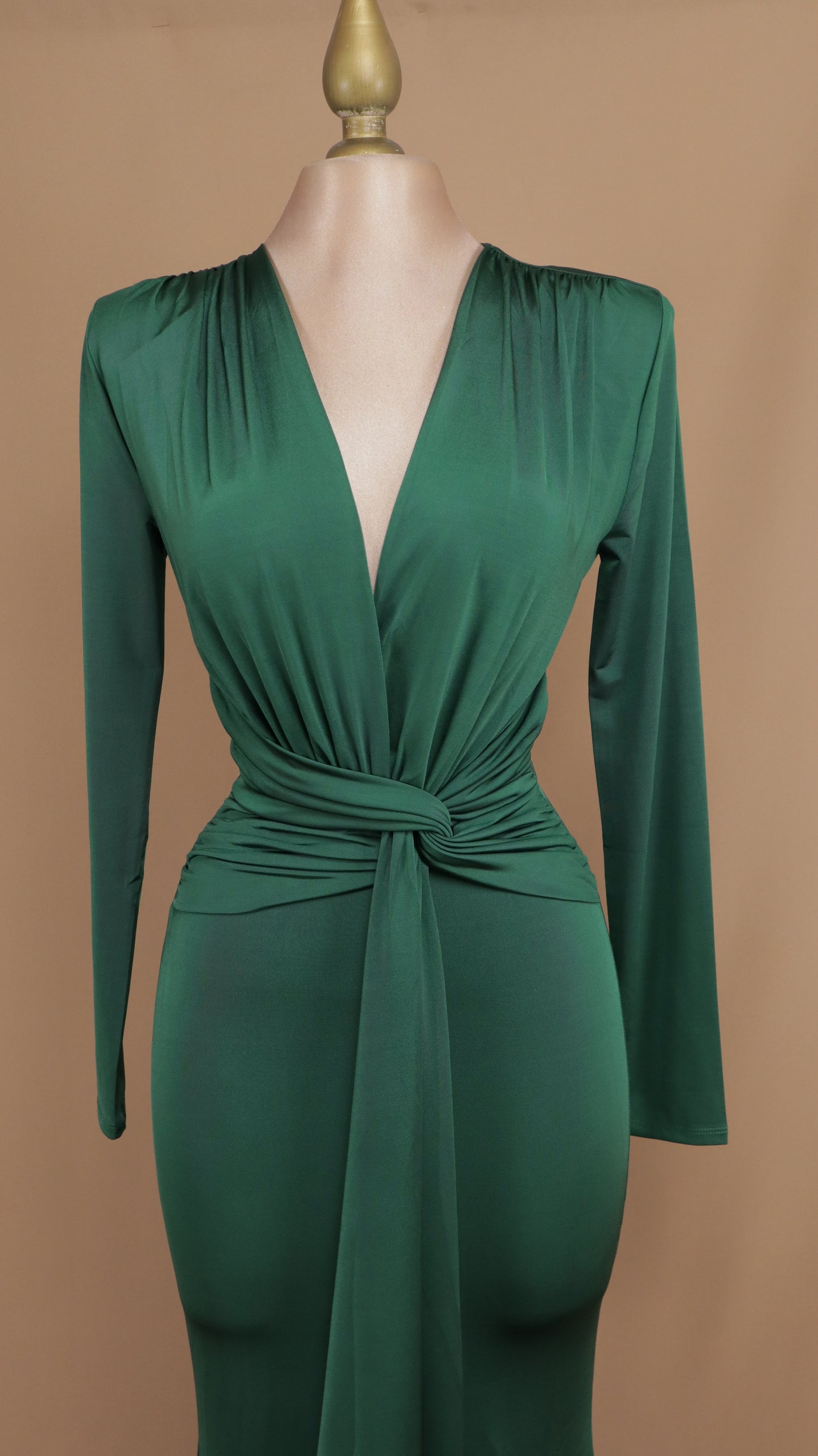 Vestido largo manga larga de licra con escote en V