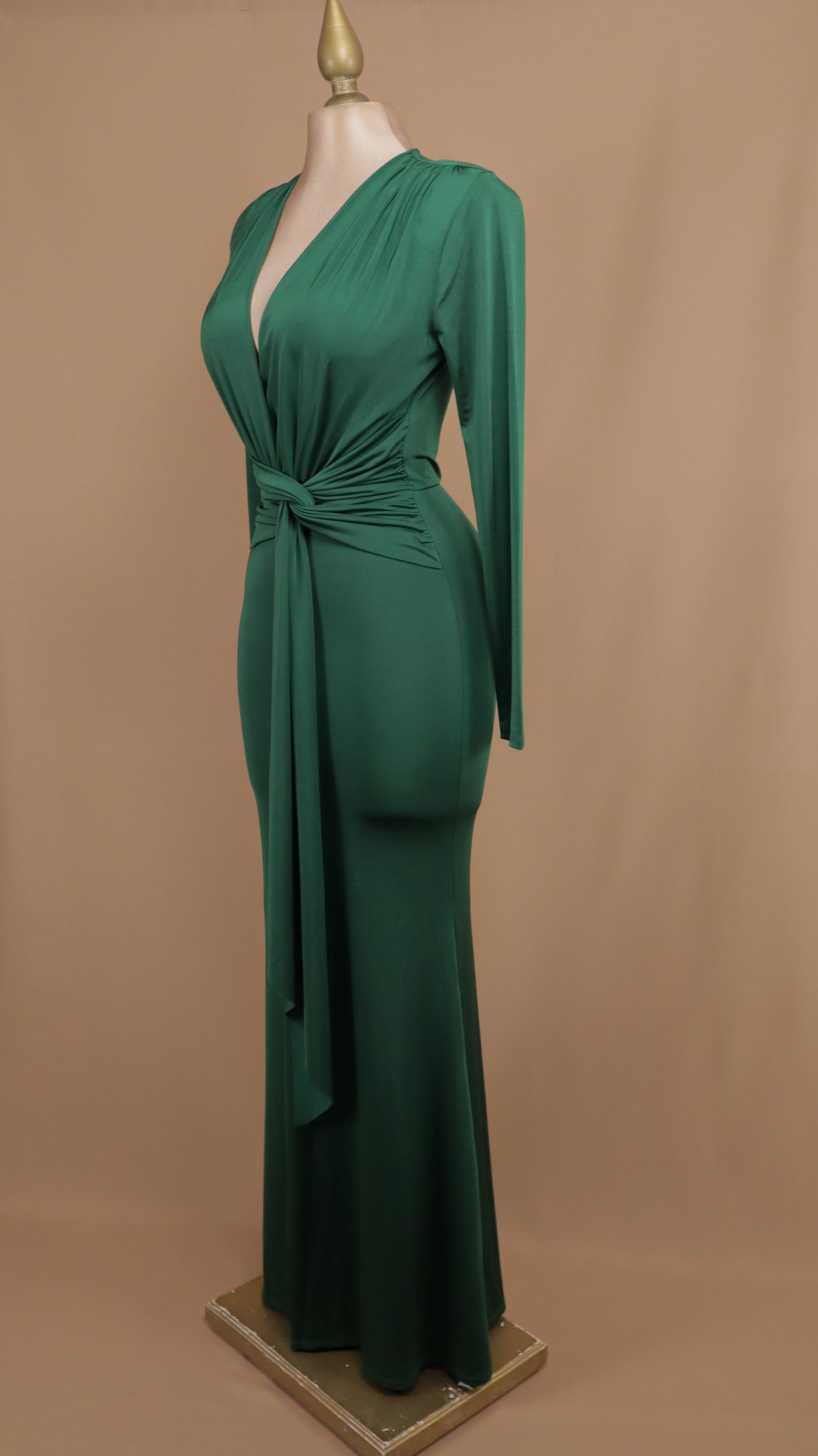 Vestido largo manga larga de licra con escote en V