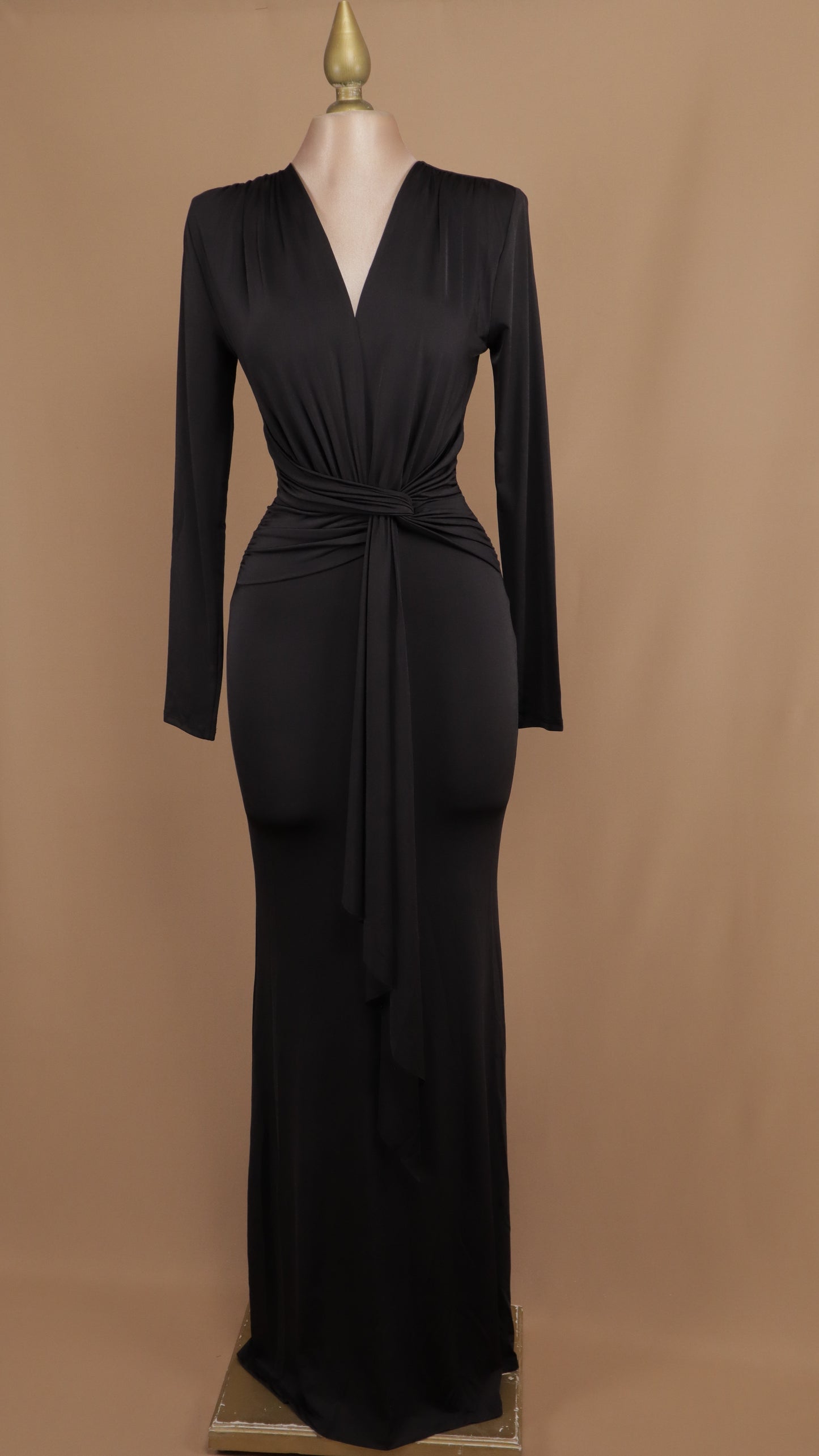 Vestido largo manga larga de licra con escote en V