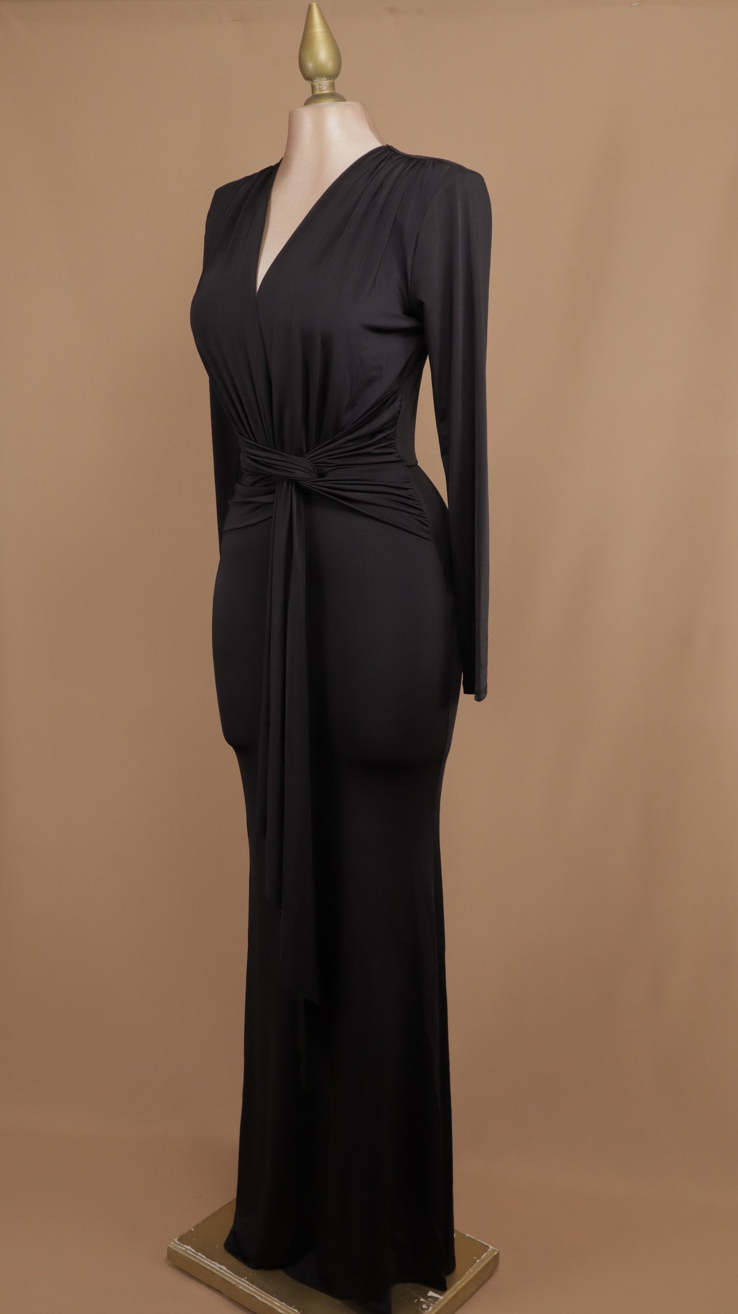 Vestido largo manga larga de licra con escote en V