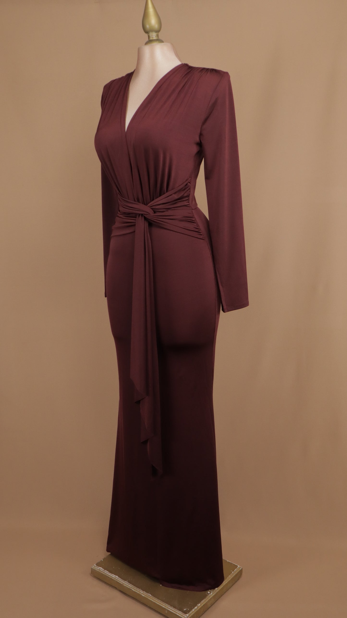 Vestido largo manga larga de licra con escote en V