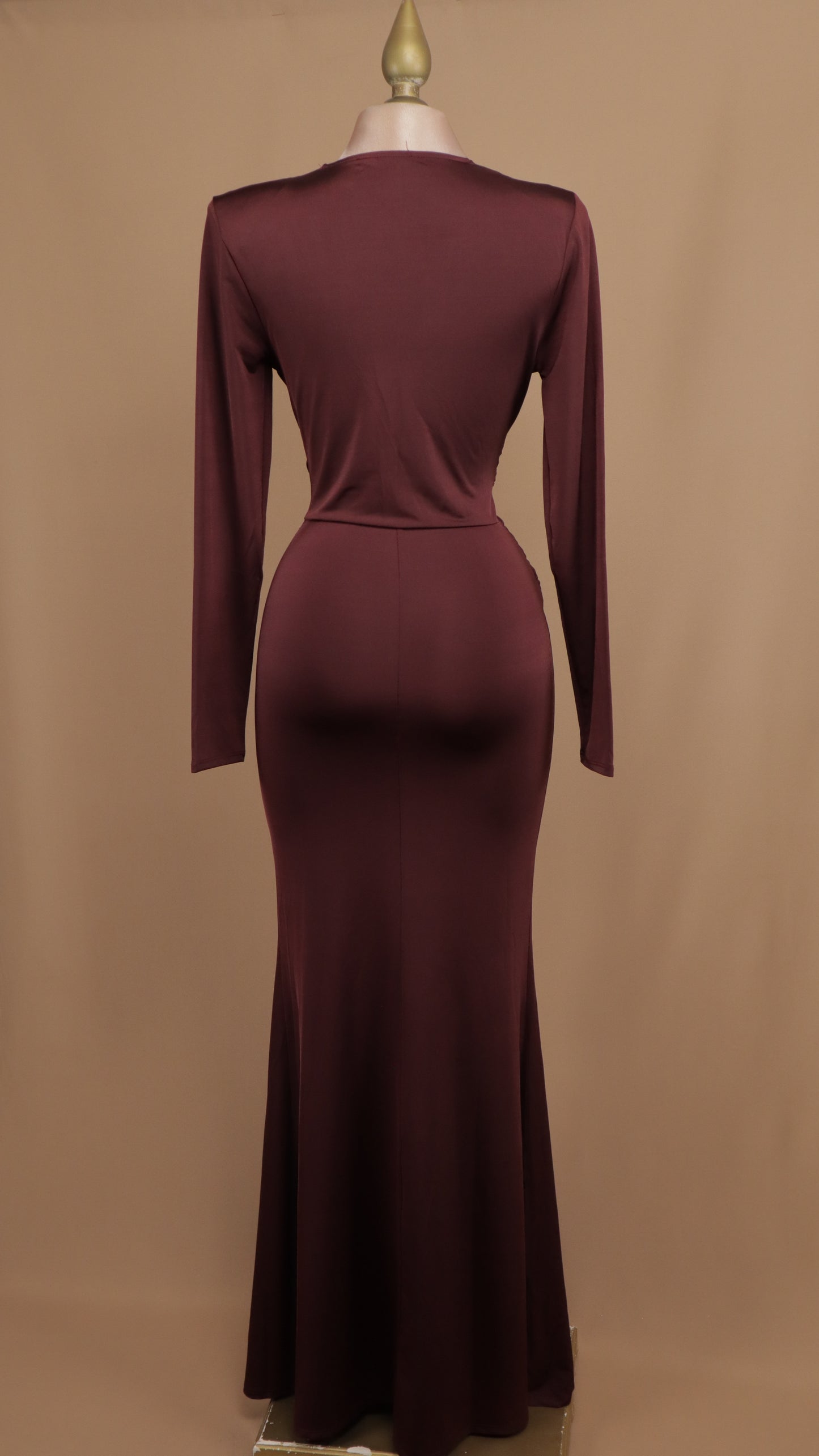 Vestido largo manga larga de licra con escote en V