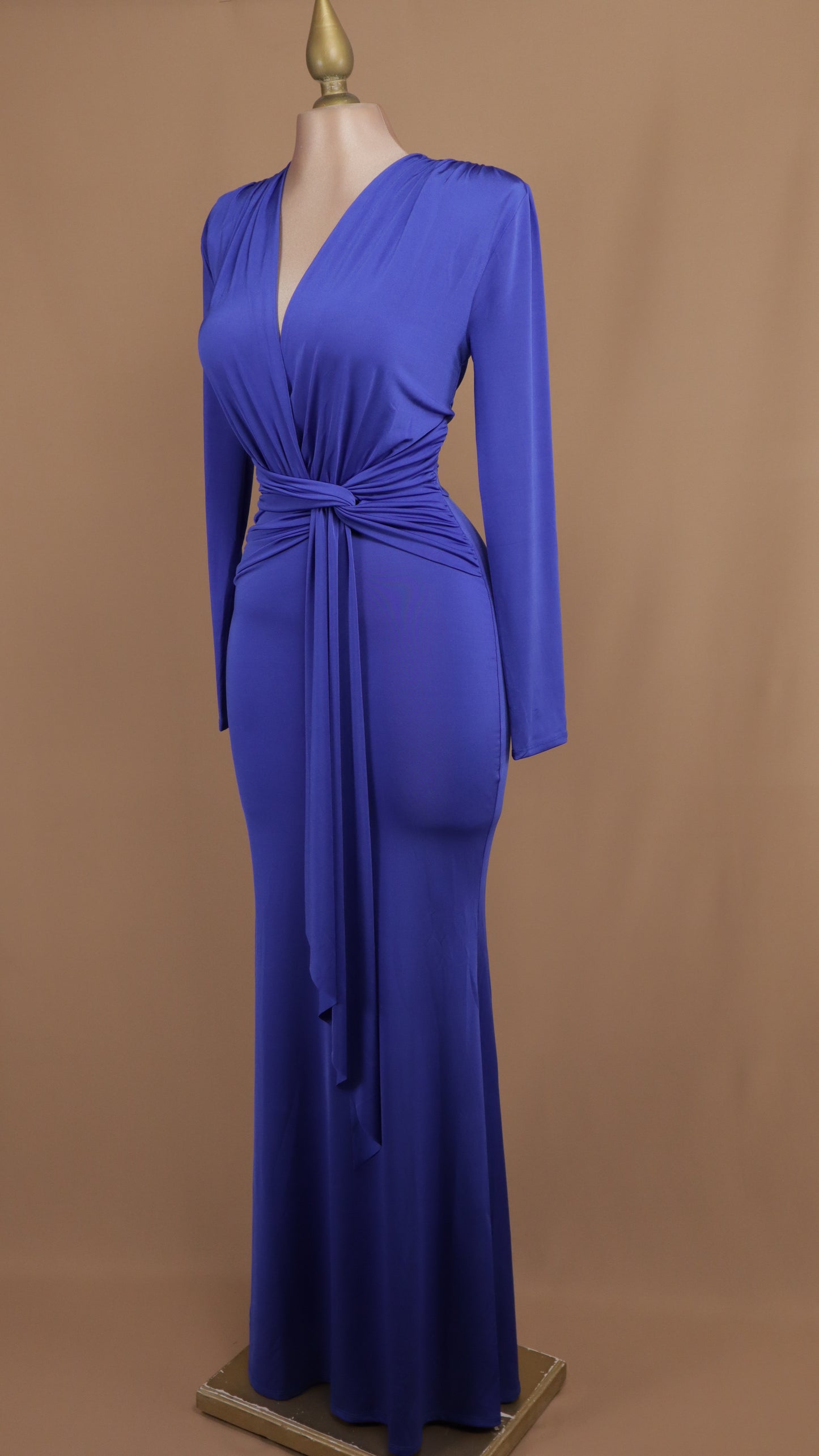 Vestido largo manga larga de licra con escote en V