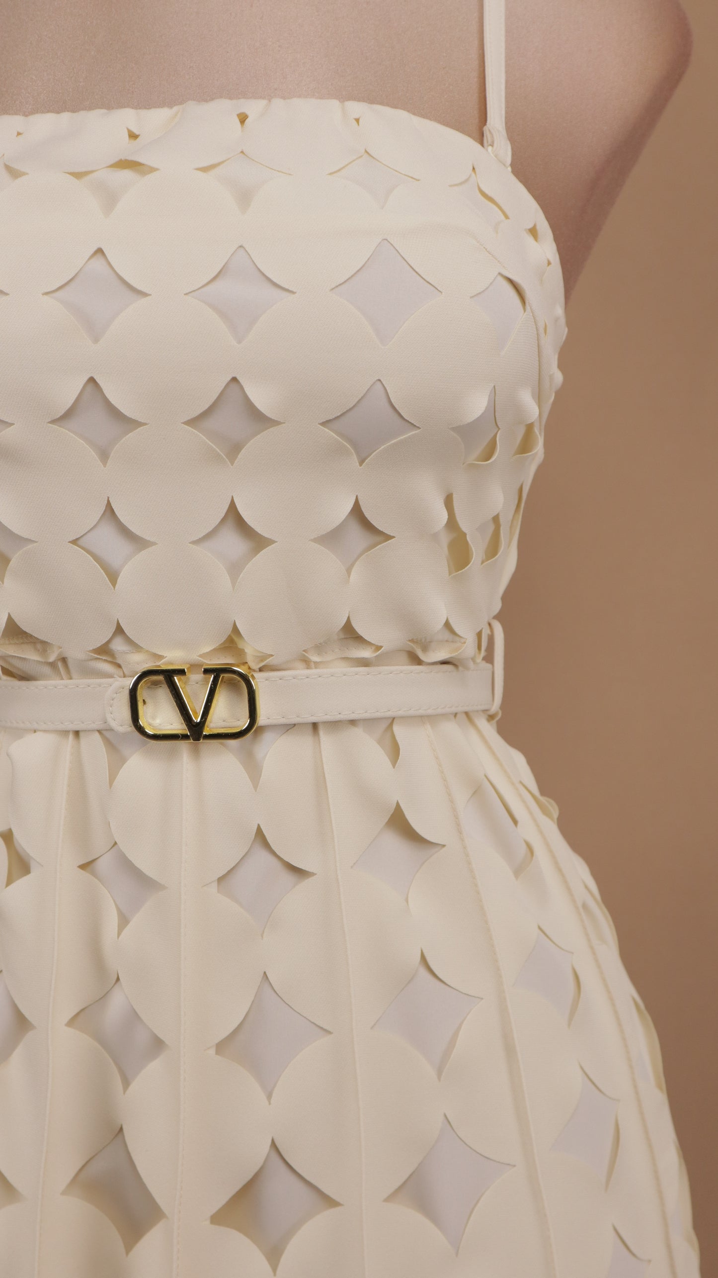 Vestido midi con diseño en círculos y cinto