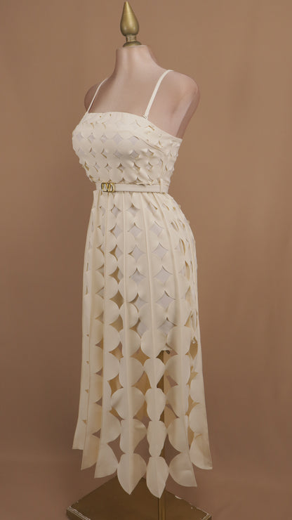 Vestido midi con diseño en círculos y cinto