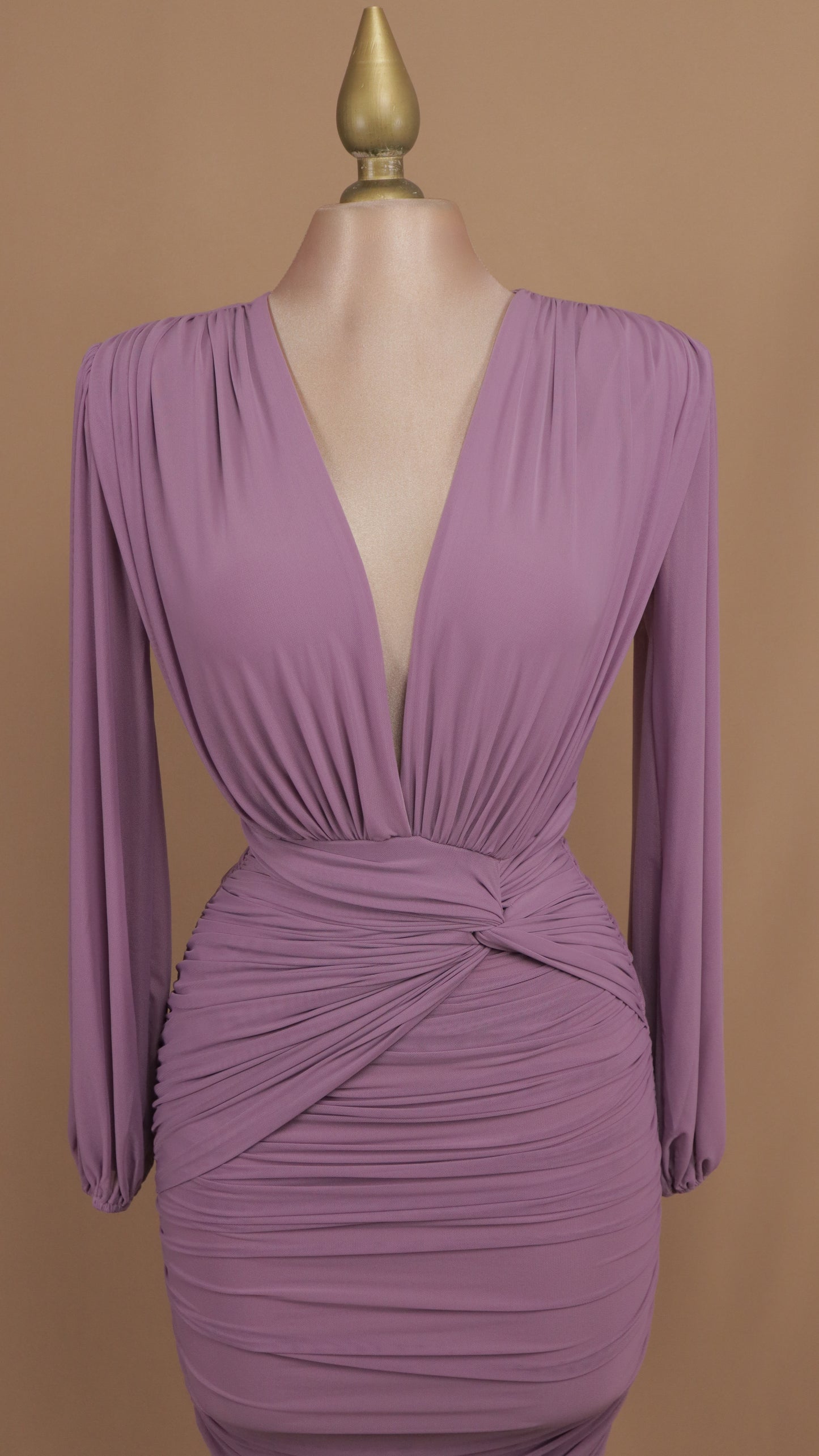 Vestido midi manga larga con plisado en cintura