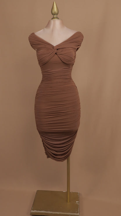 Vestido midi corrugado al hombro