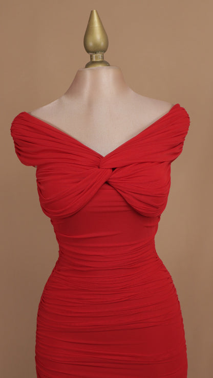 Vestido midi corrugado al hombro