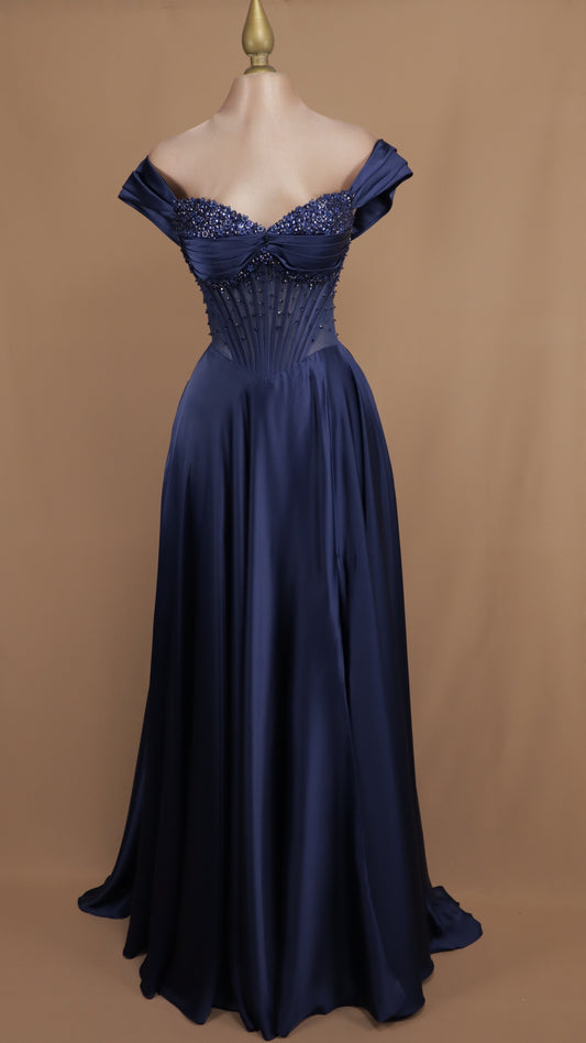 Vestido largo linea A con aplicación en busto