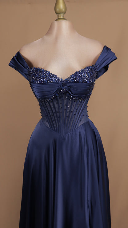 Vestido largo linea A con aplicación en busto