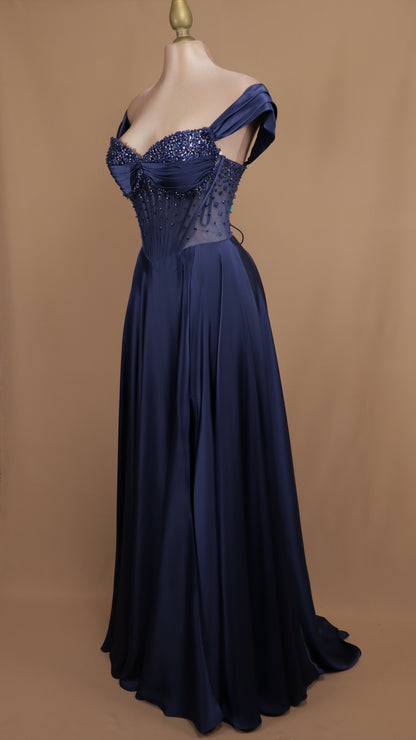 Vestido largo linea A con aplicación en busto