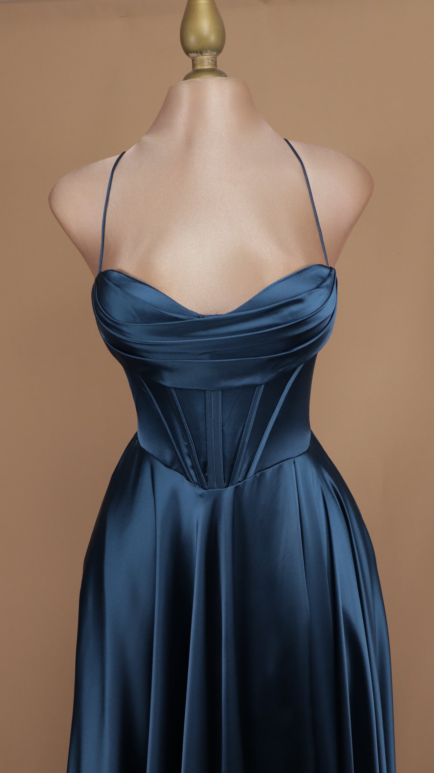 Vestido largo linea a con corset