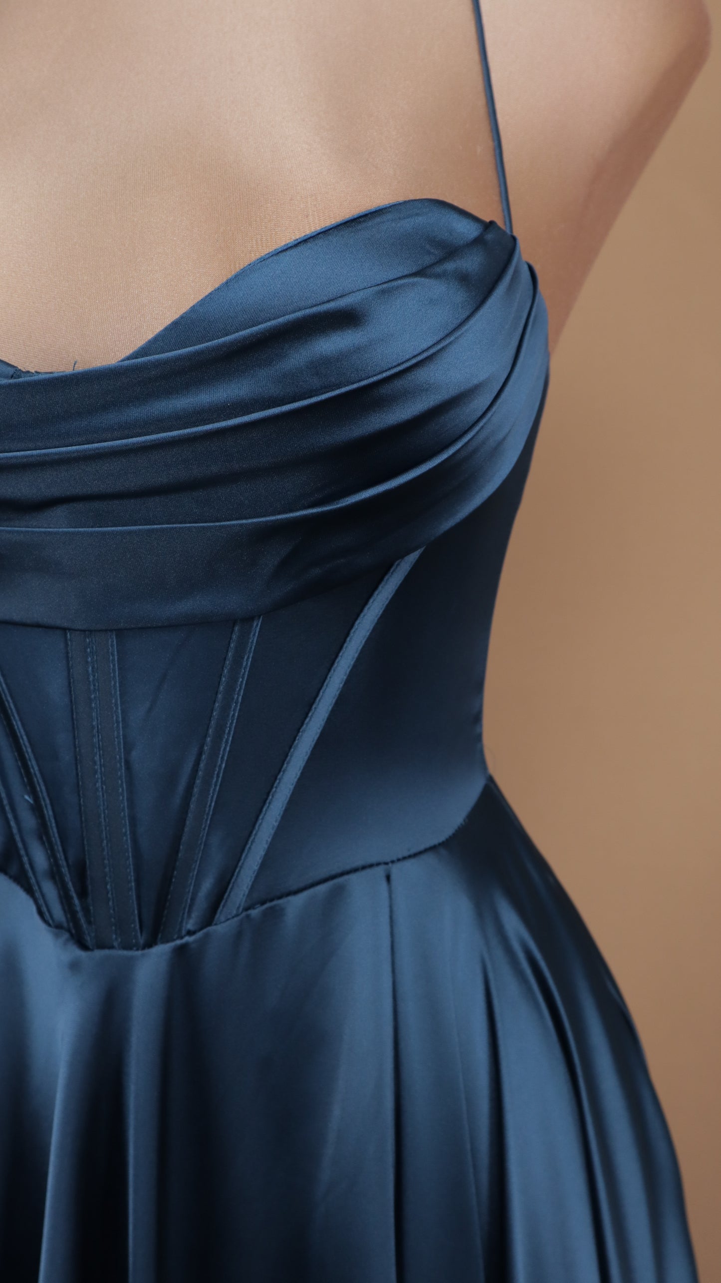 Vestido largo linea a con corset