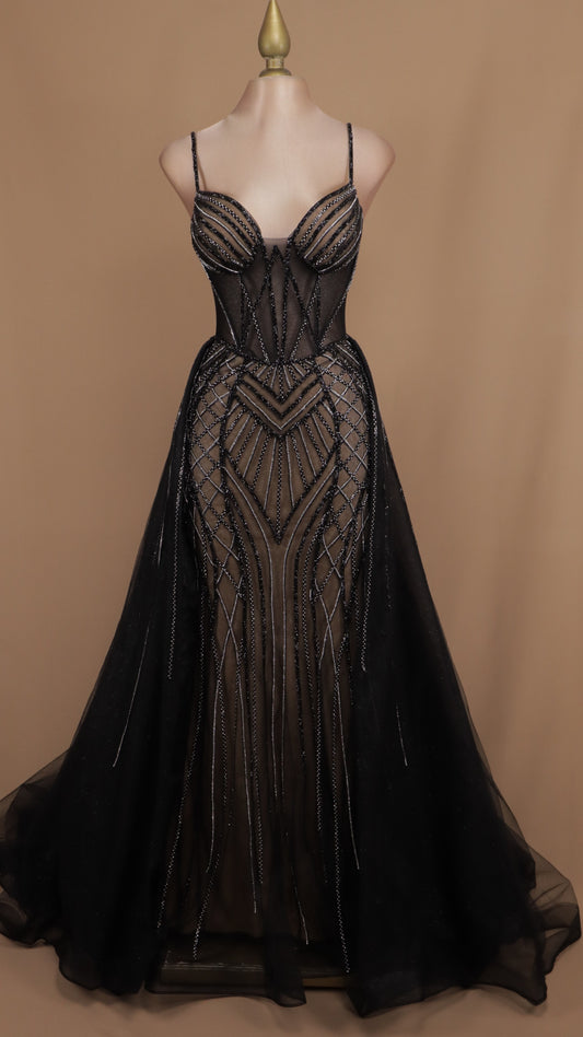 Vestido largo con cauda y aplicación
