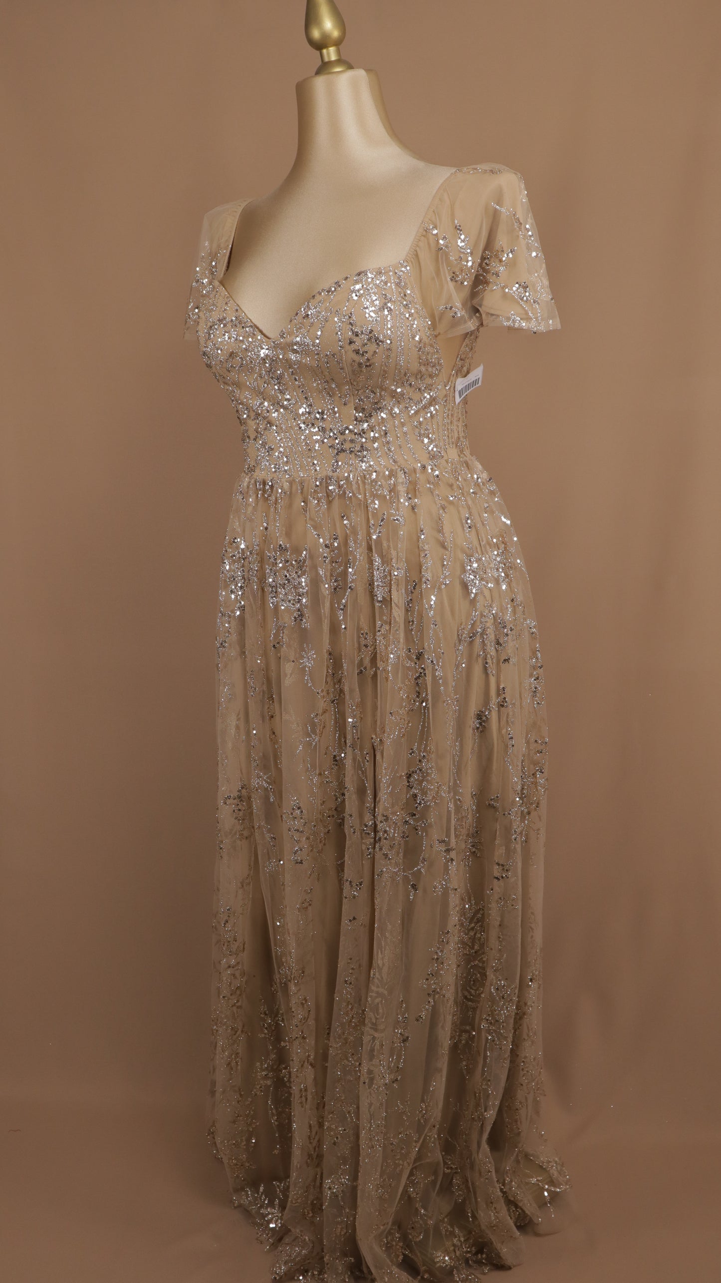 Vestido plus size con lentejuela y abertura