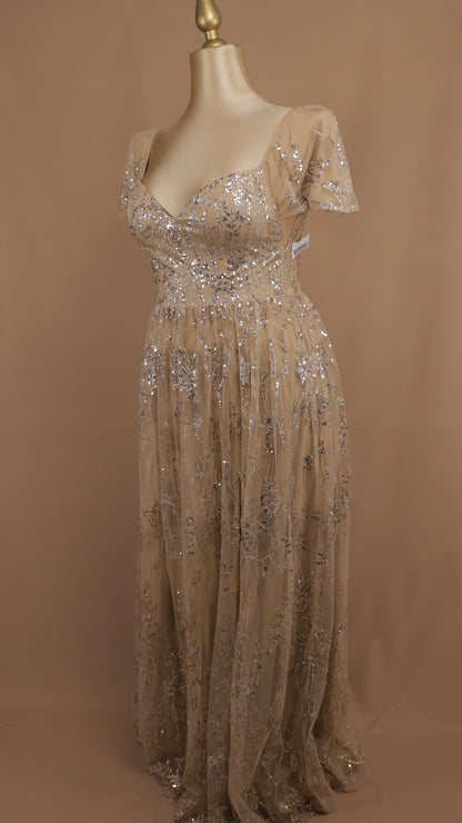 Vestido plus size con lentejuela y abertura