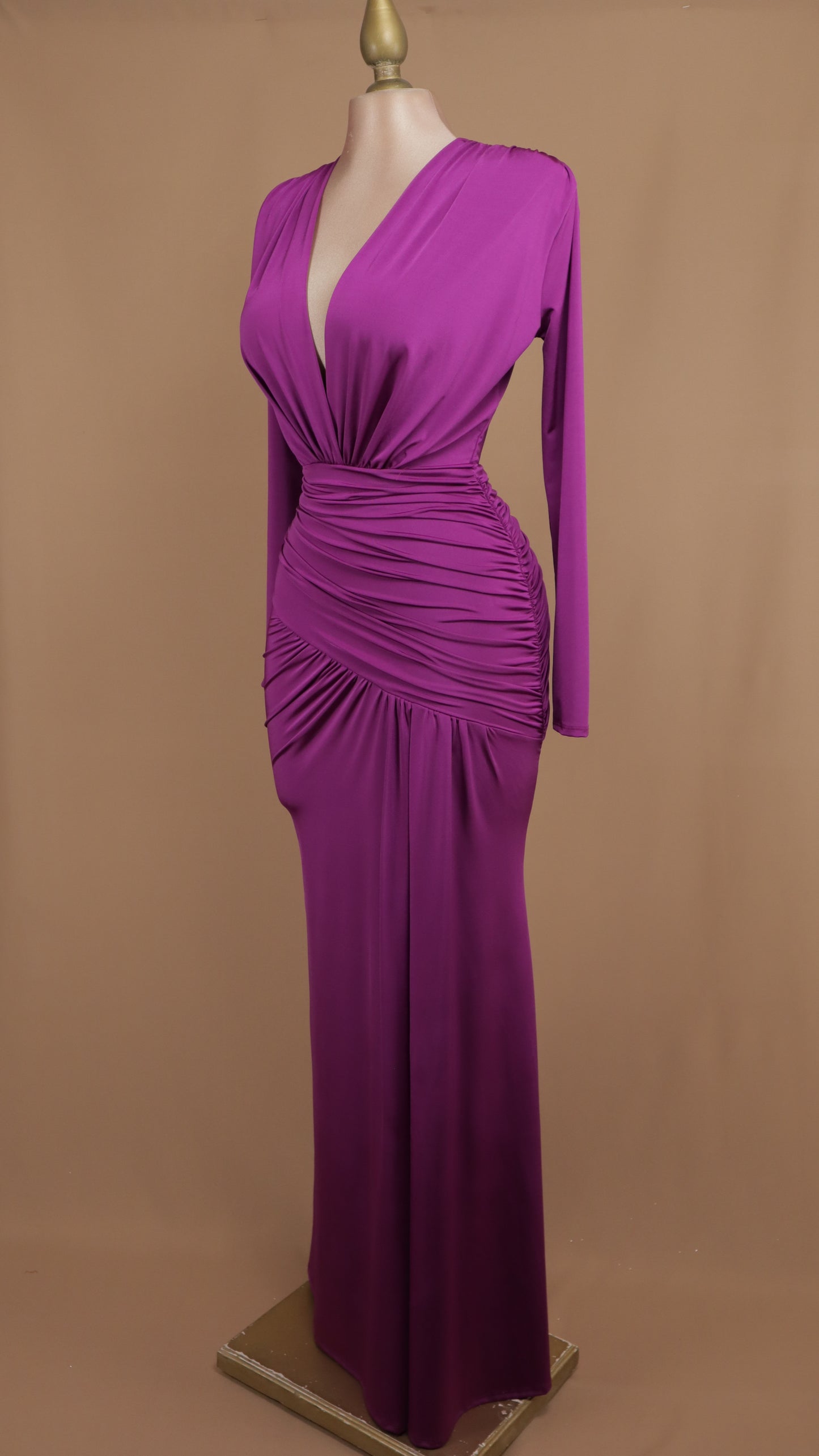 Vestido largo manga larga con escote en V