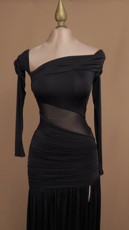 Vestido largo manga larga con transparencia en cintura
