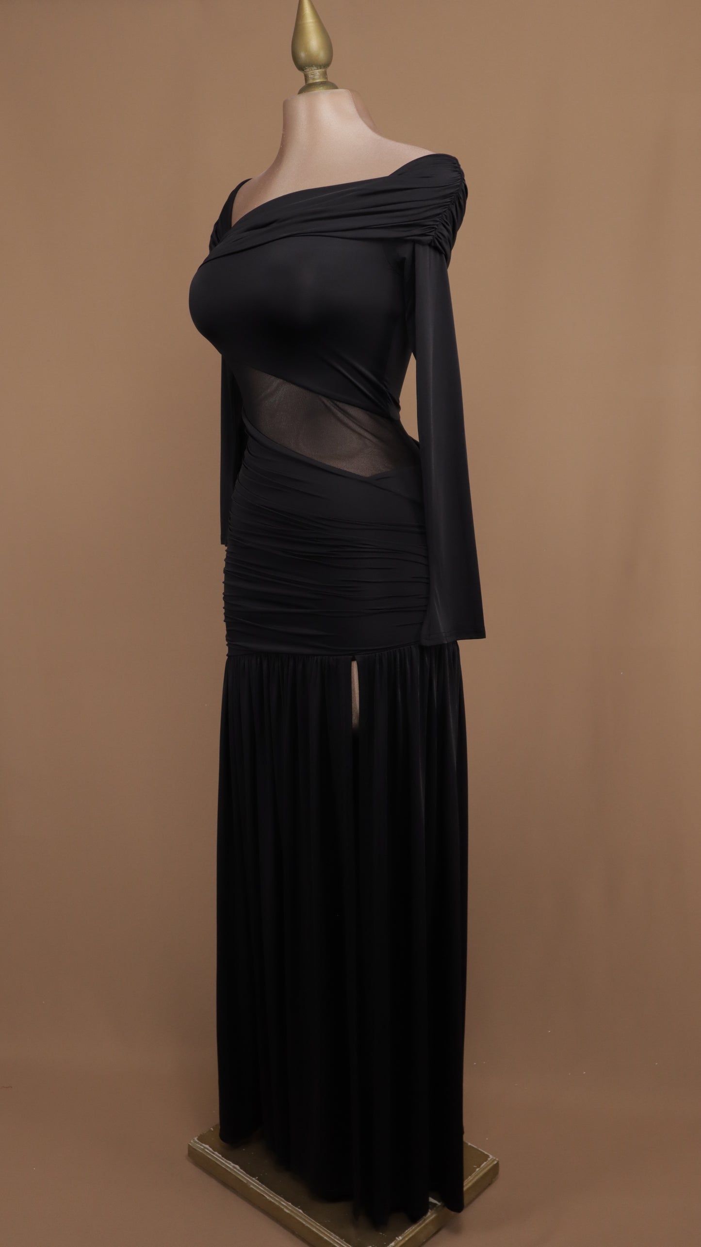 Vestido largo manga larga con transparencia en cintura
