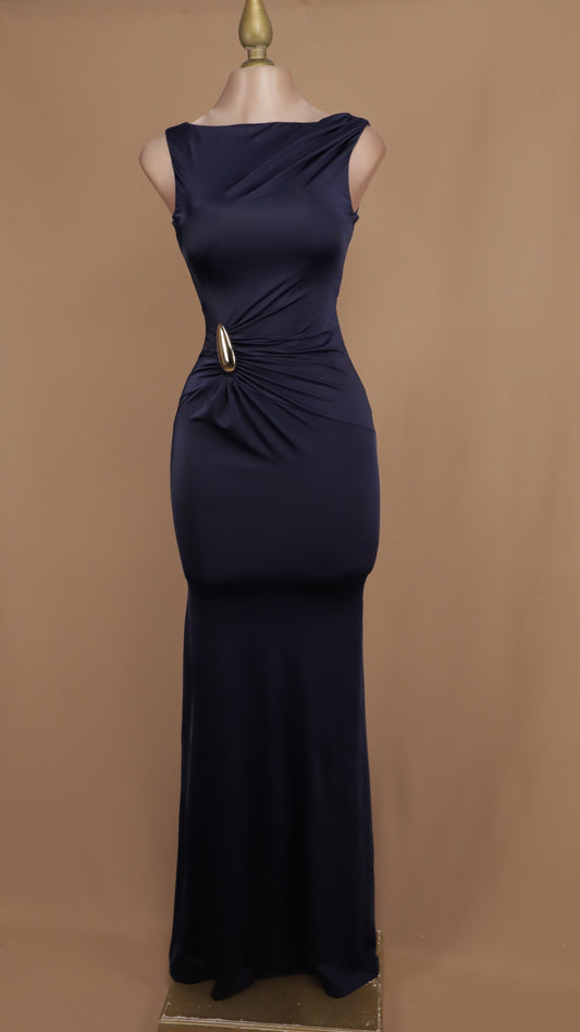 Vestido largo ajustado y resacado con plisado en cadera