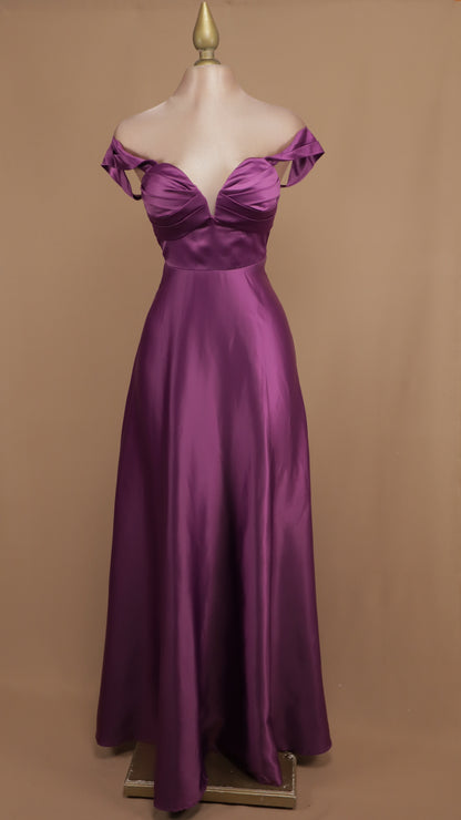 Vestido largo al hombro y línea A