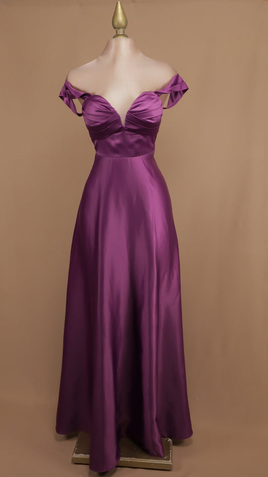 Vestido largo al hombro y línea A