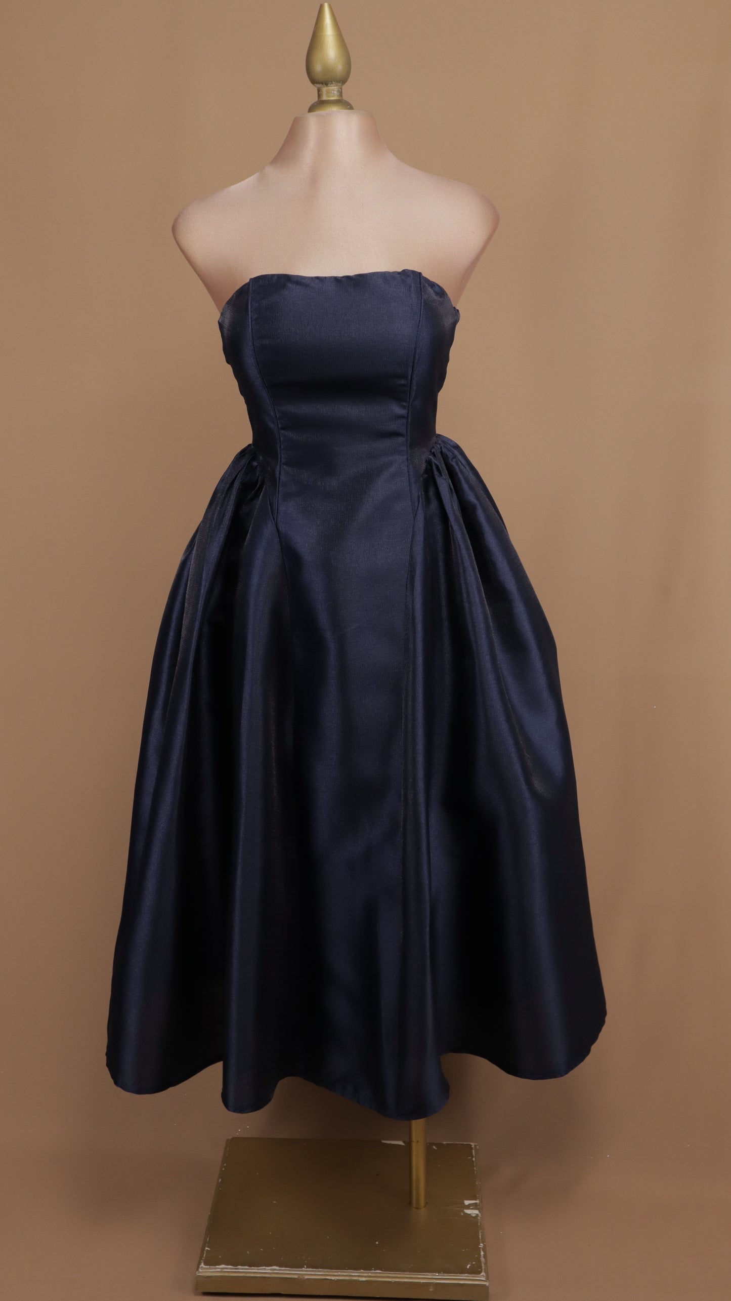 Vestido maxi estraple con línea A
