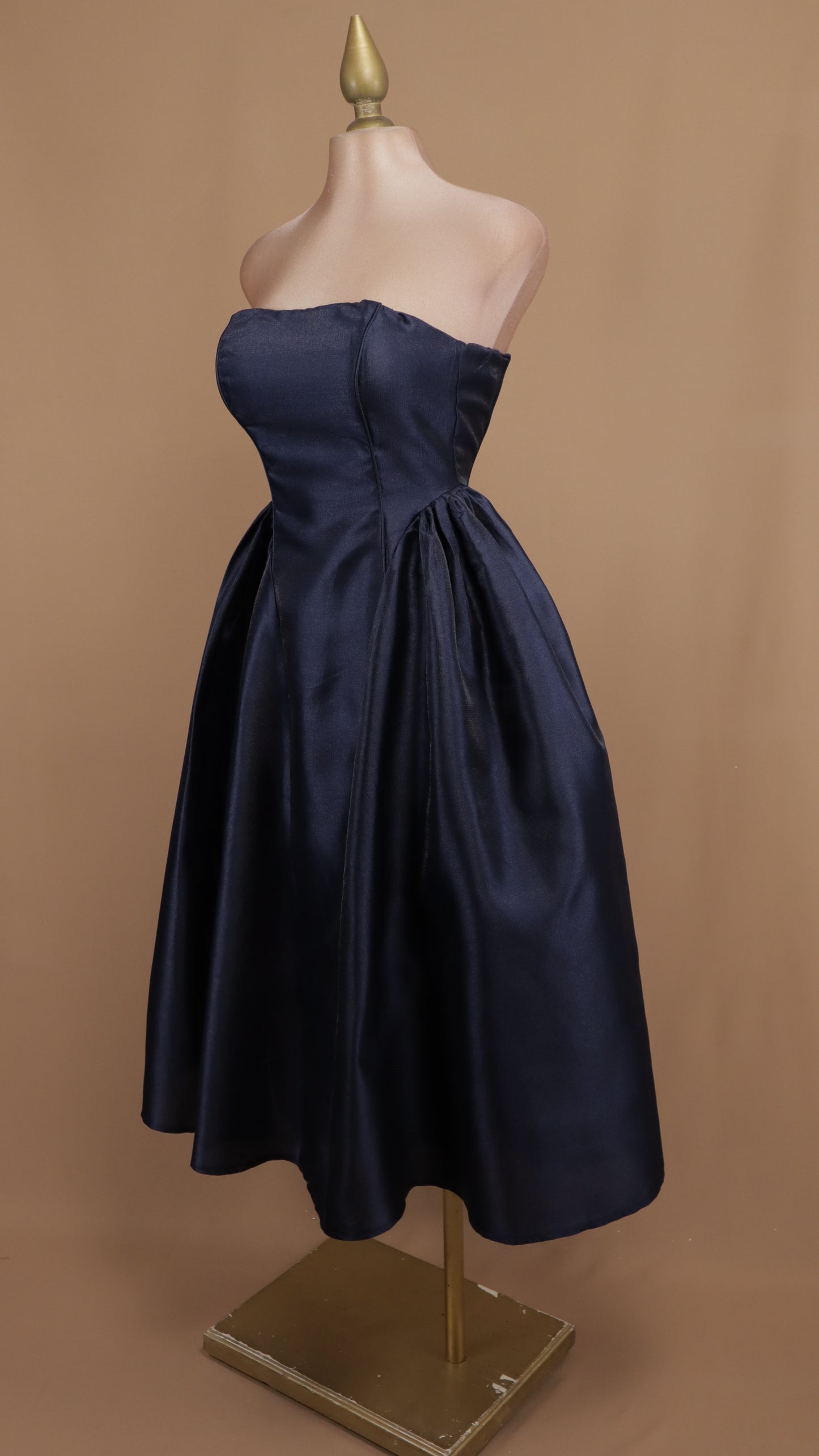 Vestido maxi estraple con línea A