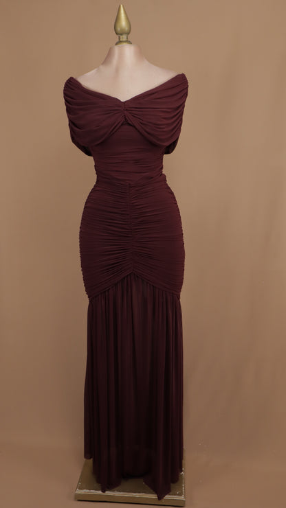 Vestido largo corrugado al hombro