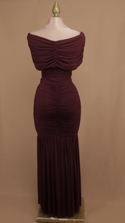 Vestido largo corrugado al hombro