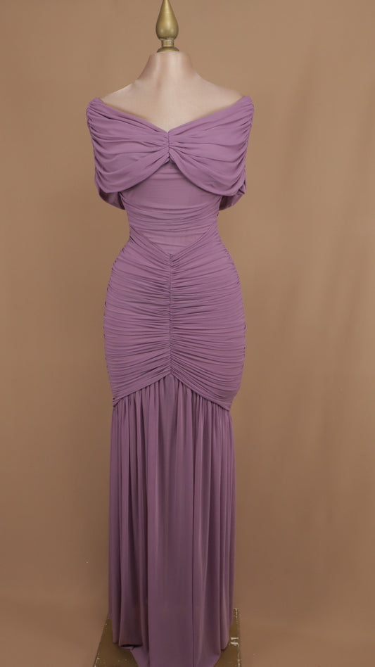 Vestido largo corrugado al hombro