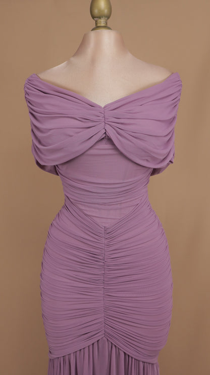 Vestido largo corrugado al hombro