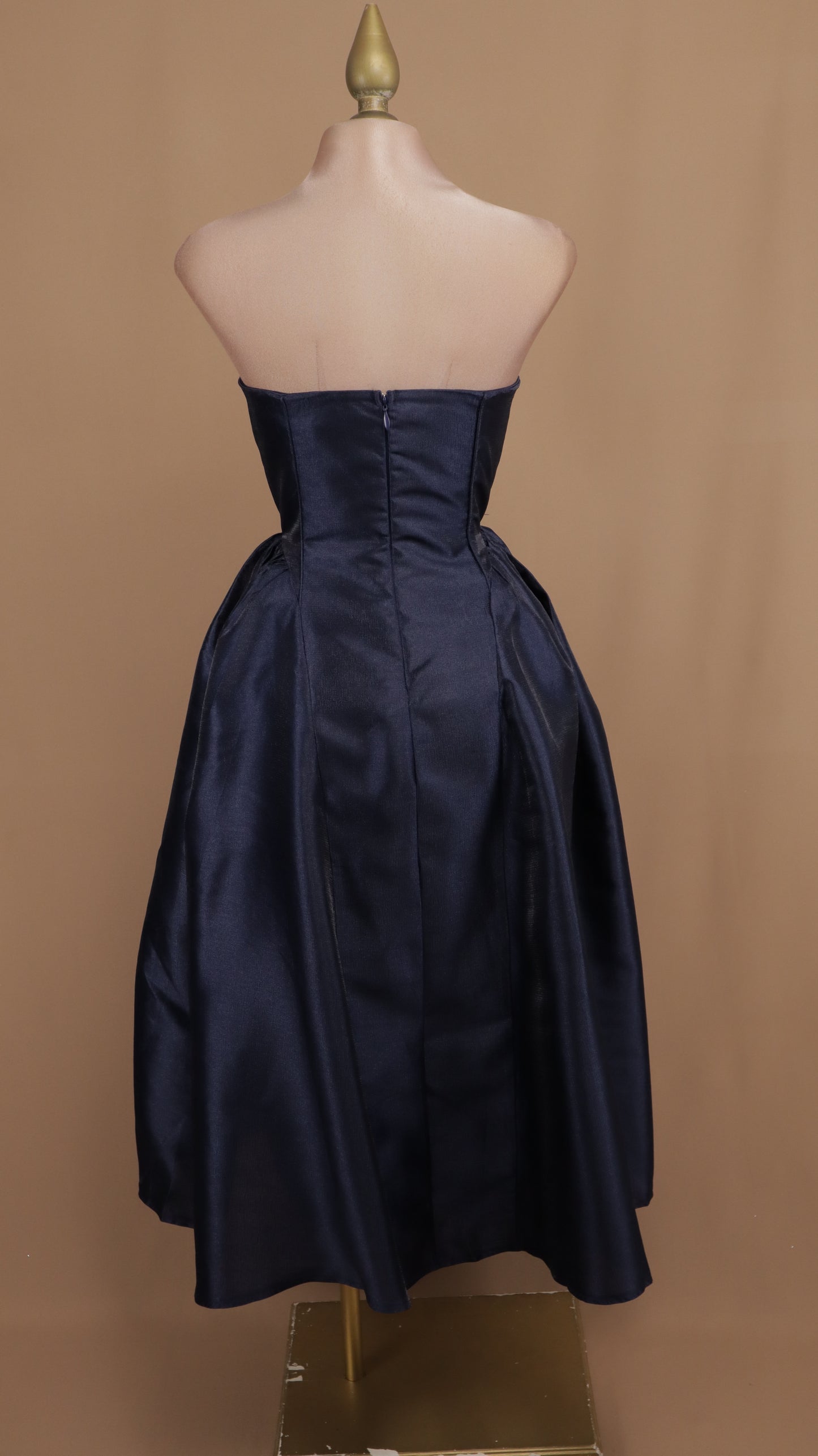 Vestido maxi estraple con línea A