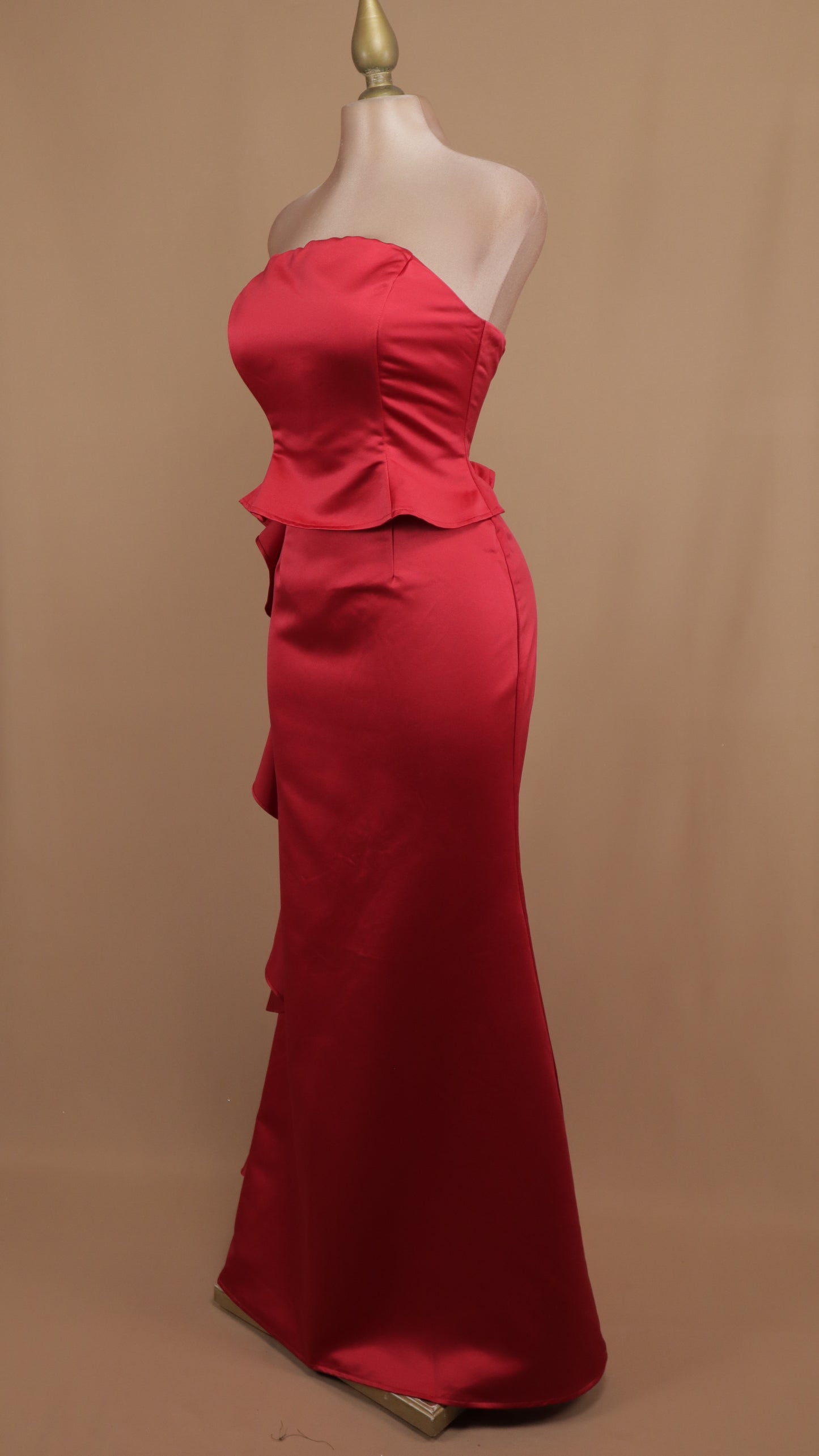 Vestido largo estraple con olan