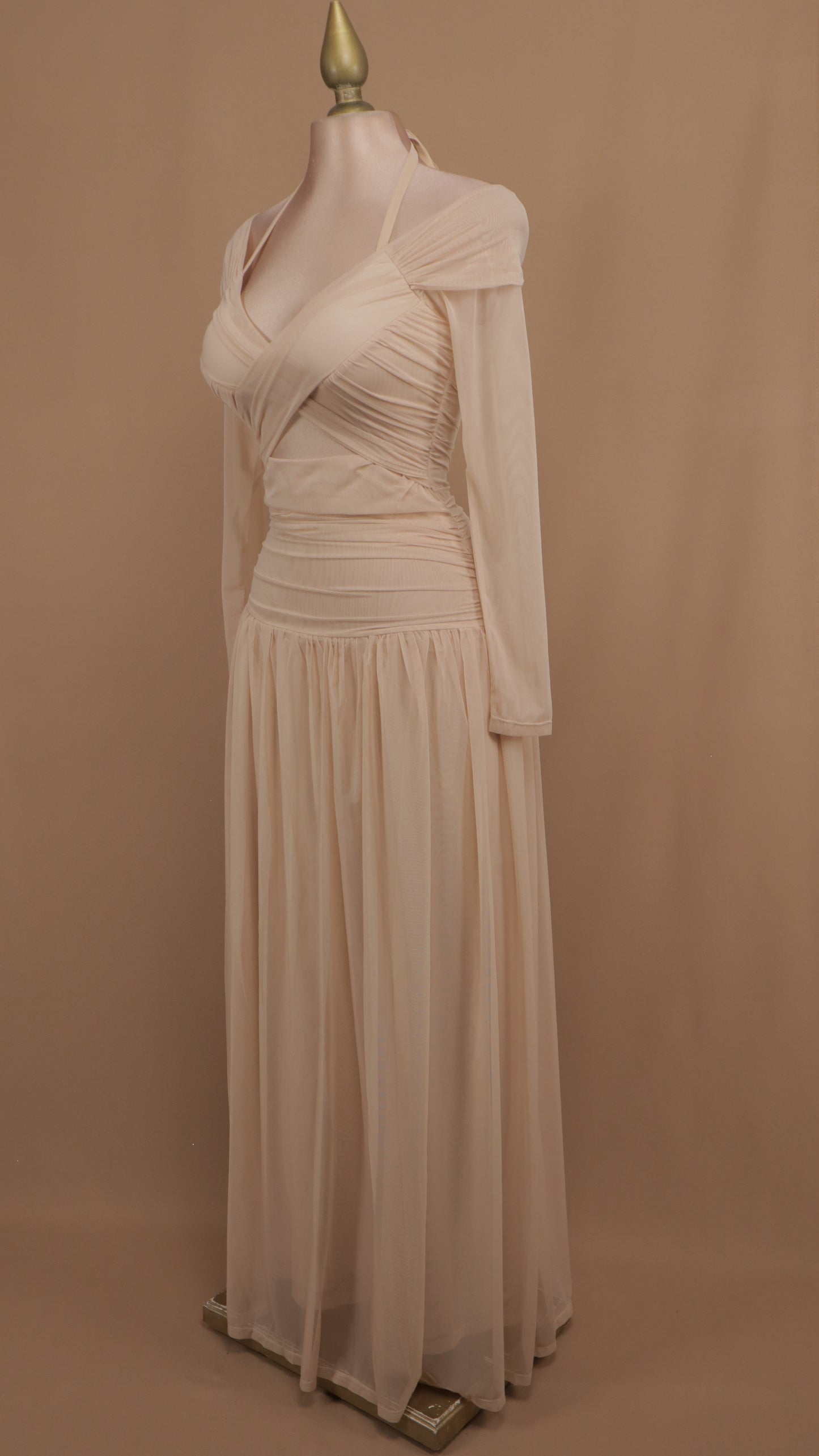 Vestido largo manga larga con escote en cintura