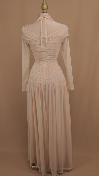 Vestido largo manga larga con escote en cintura