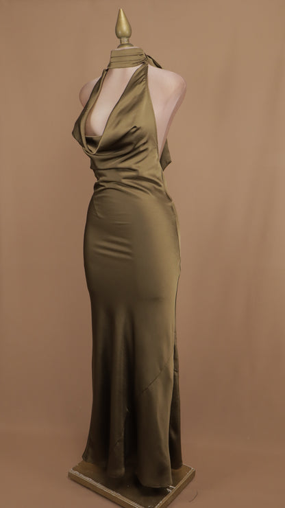Vestido largo cuello halter satinado
