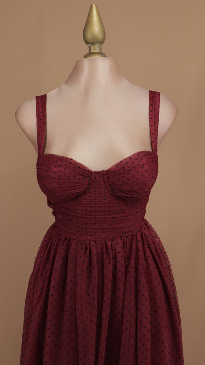 Vestido midi linea a con escote de tirantes