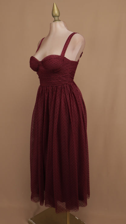 Vestido midi linea a con escote de tirantes