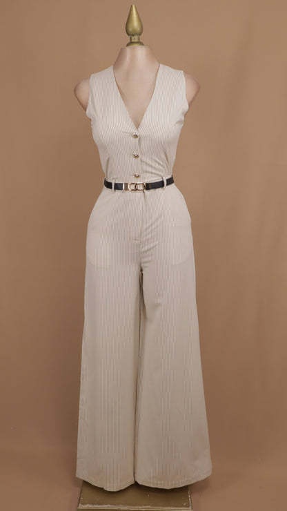 Palazzo acampanado con líneas y cinto