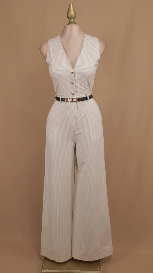 Palazzo acampanado con líneas y cinto