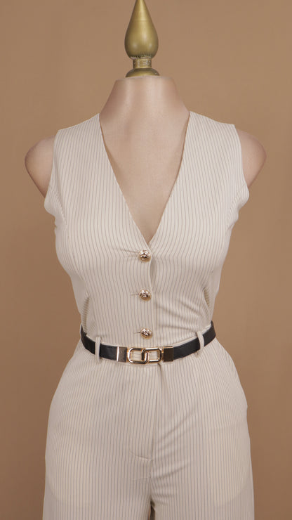 Palazzo acampanado con líneas y cinto