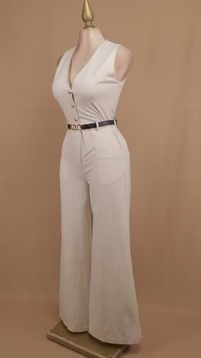 Palazzo acampanado con líneas y cinto