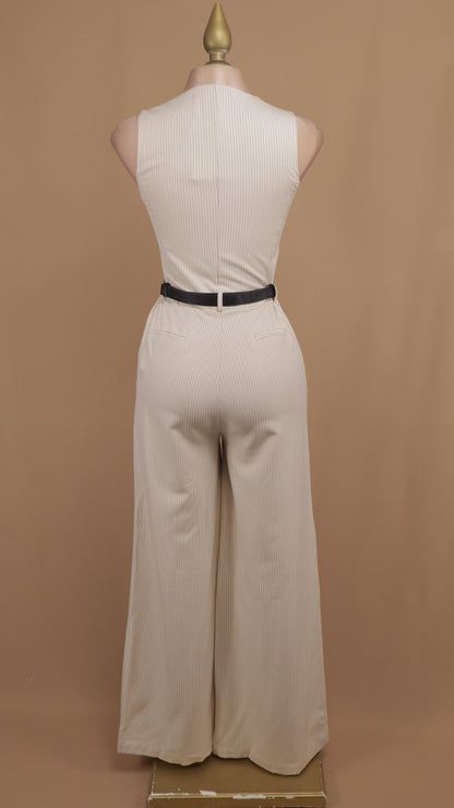 Palazzo acampanado con líneas y cinto