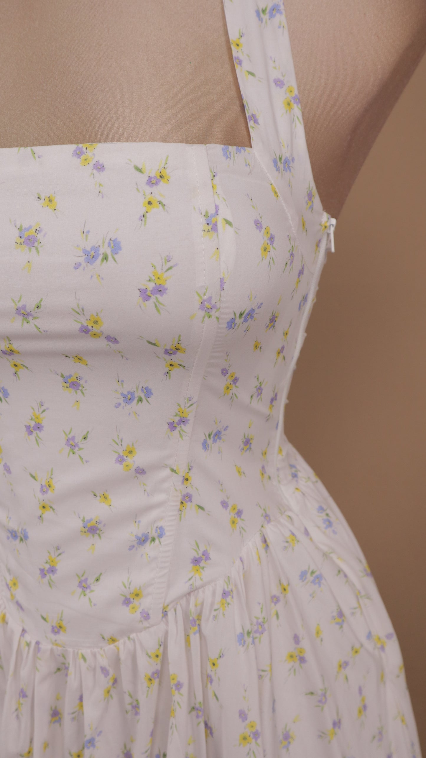 Vestido midi cuello halter estampado