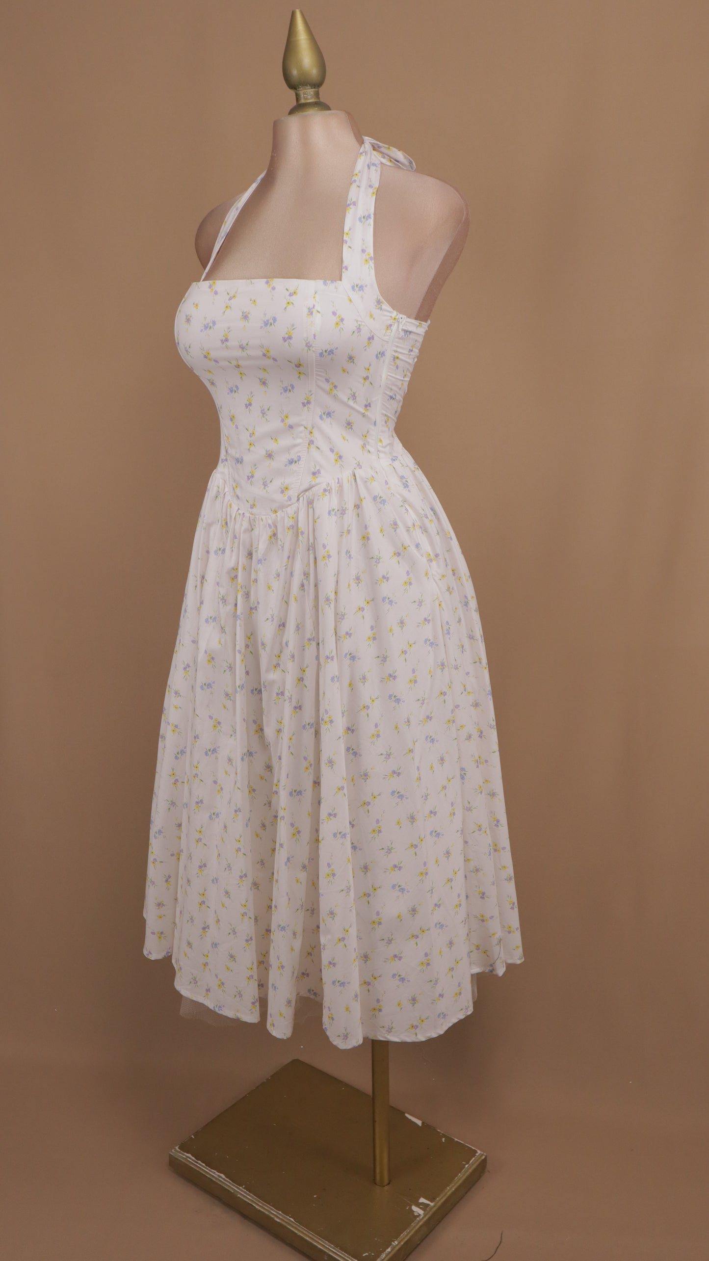 Vestido midi cuello halter estampado