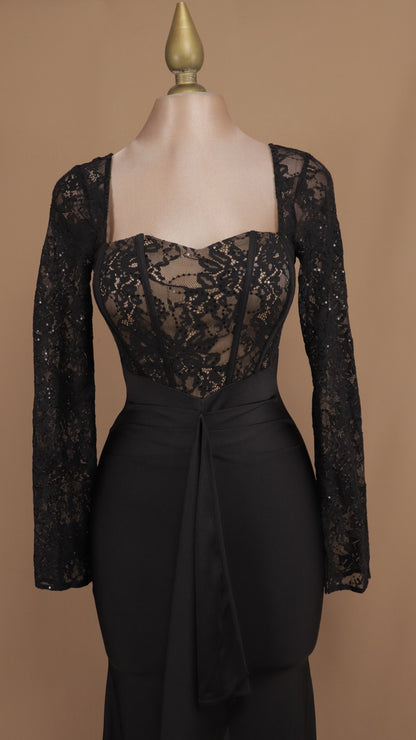 Vestido largo manga larga con escarola y encaje