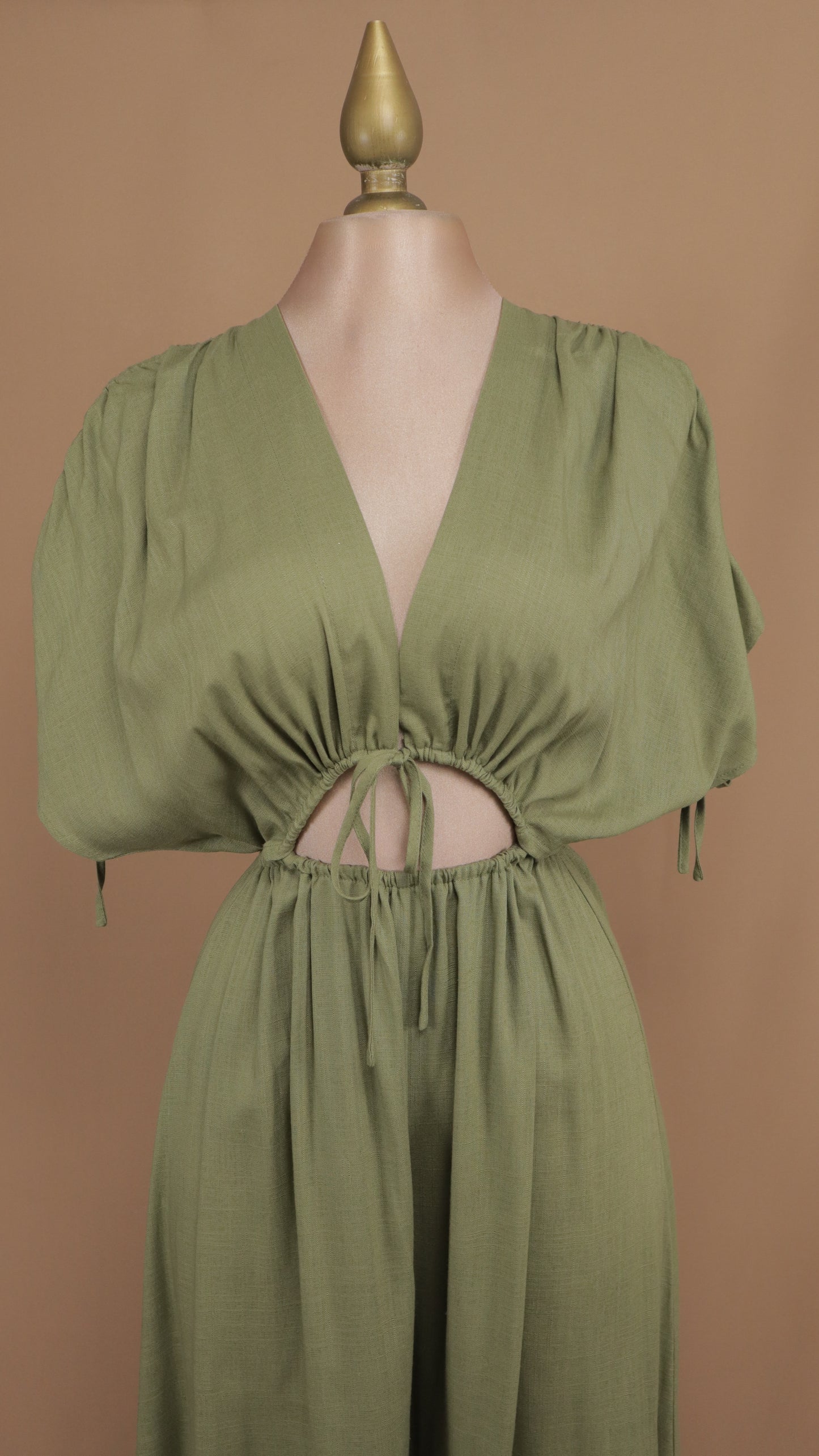 Palazzo tipo lino con escote